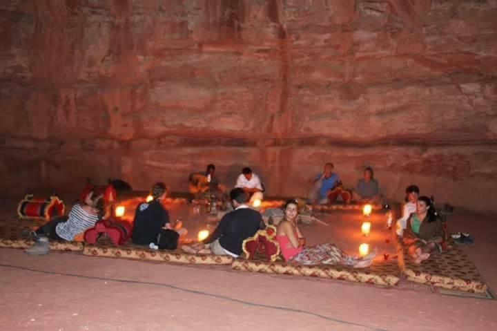 Bedouin Family Camp Hotel Wadi Rum Eksteriør billede